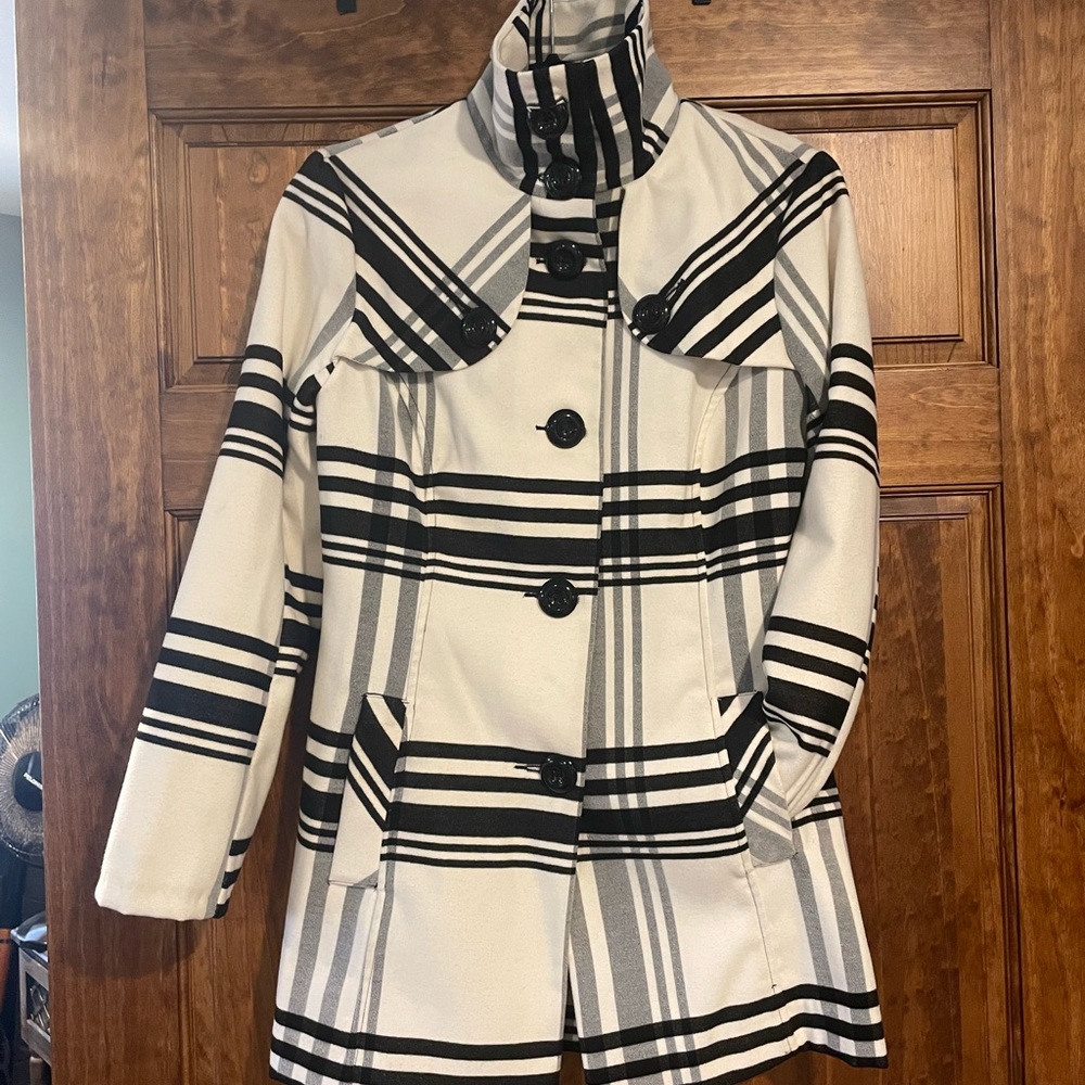 Stunning women’s trench coat.